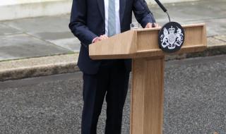 2021年英国现任首相是谁 英国新首相今日就任